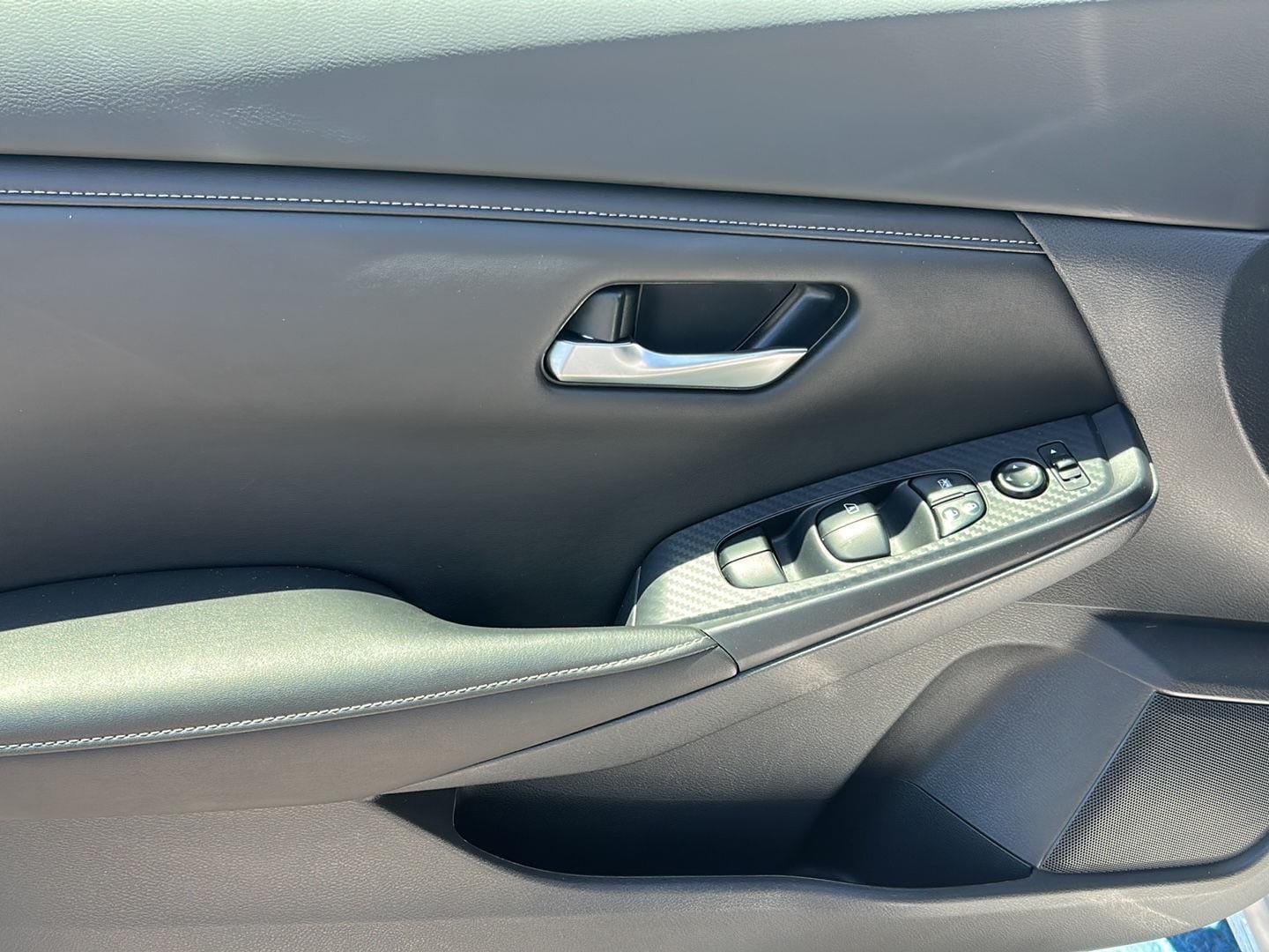 2023 Nissan Sentra SV - Photo 11