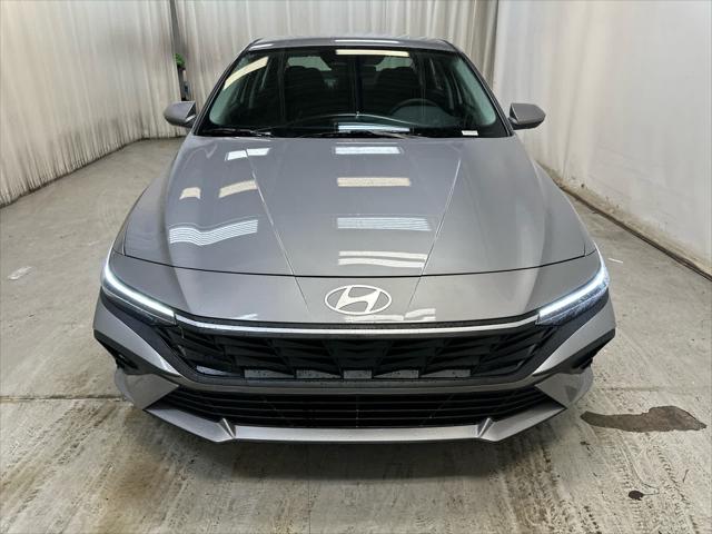 2025 Hyundai Elantra Blue SEL Sport photo 2