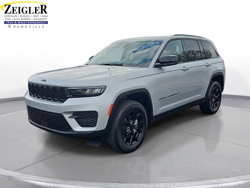 Used 2024 Jeep Grand Cherokee Laredo SUV