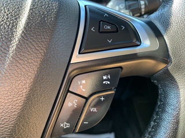 2019 Ford Edge SEL photo 4