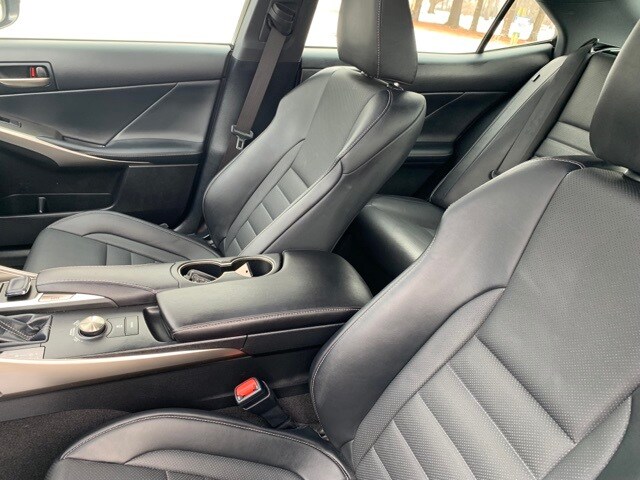 2018 LEXUS IS - Image 15