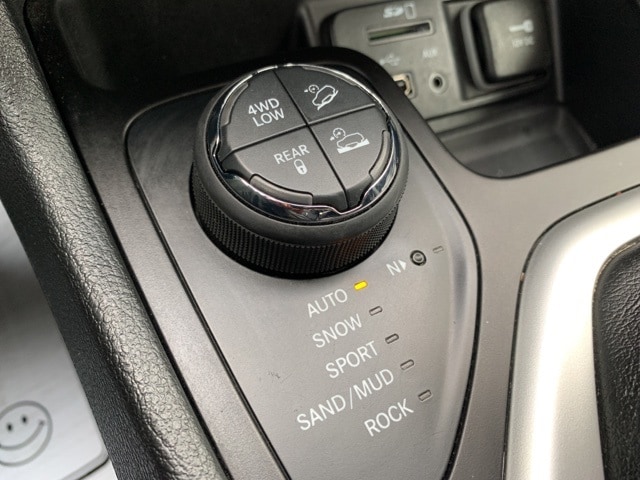 2016 JEEP CHEROKEE - Image 19