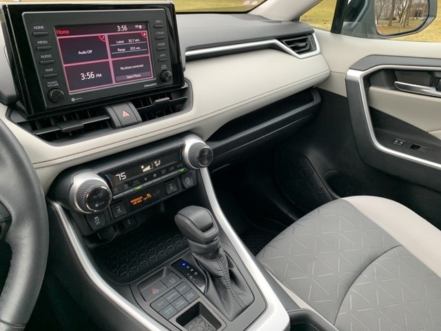 2020 TOYOTA RAV4 - Image 11