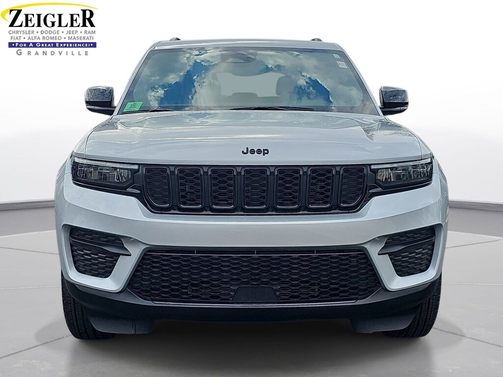 Used 2024 Jeep Grand Cherokee Laredo SUV