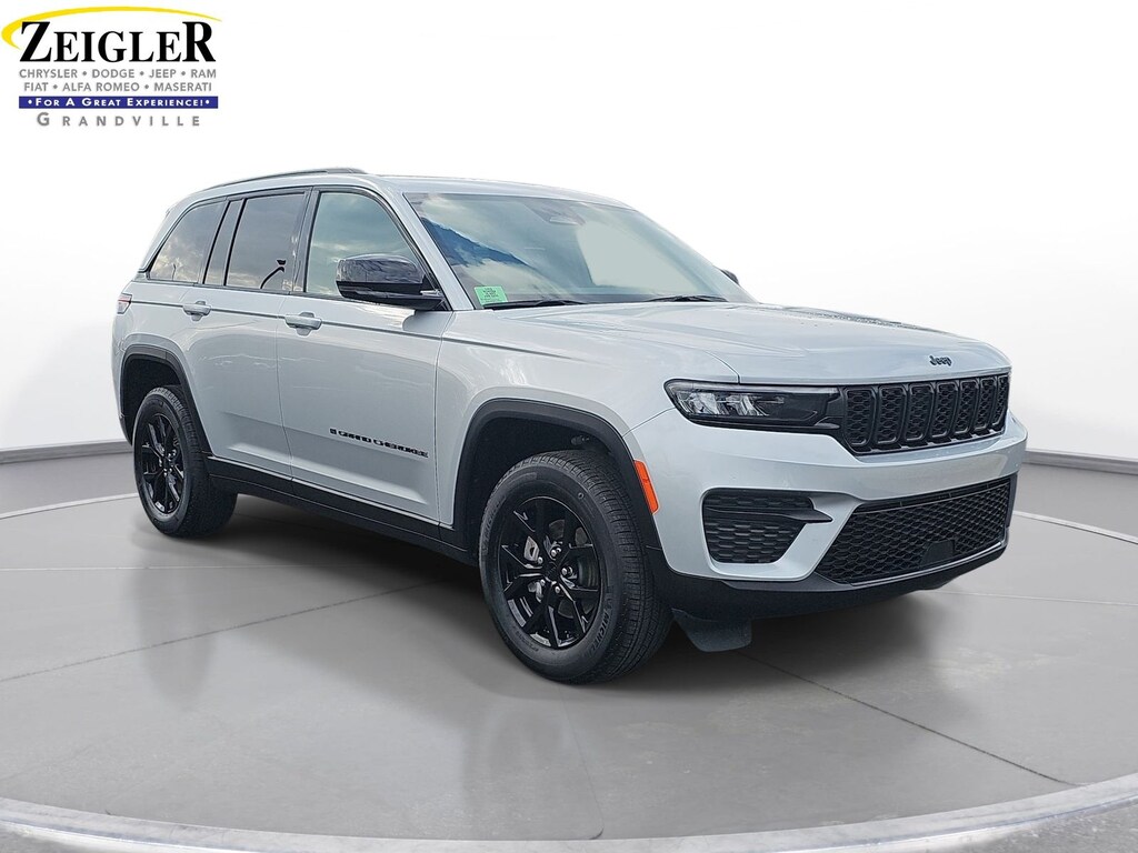 Used 2024 Jeep Grand Cherokee Laredo SUV