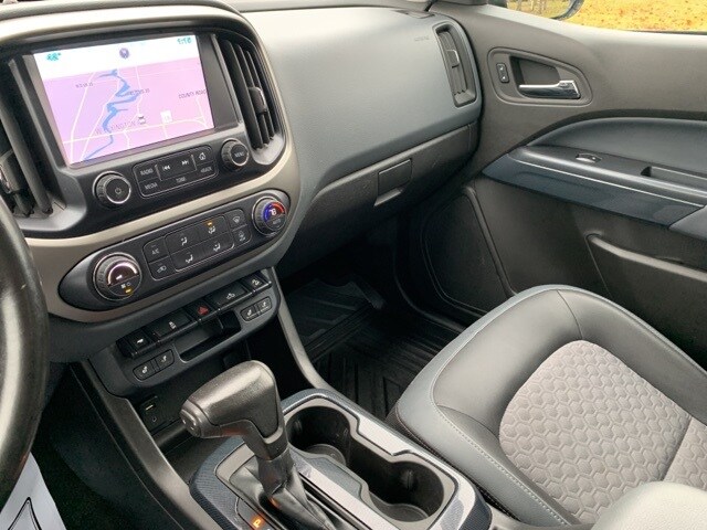 2015 Chevrolet Colorado Z71 photo 2