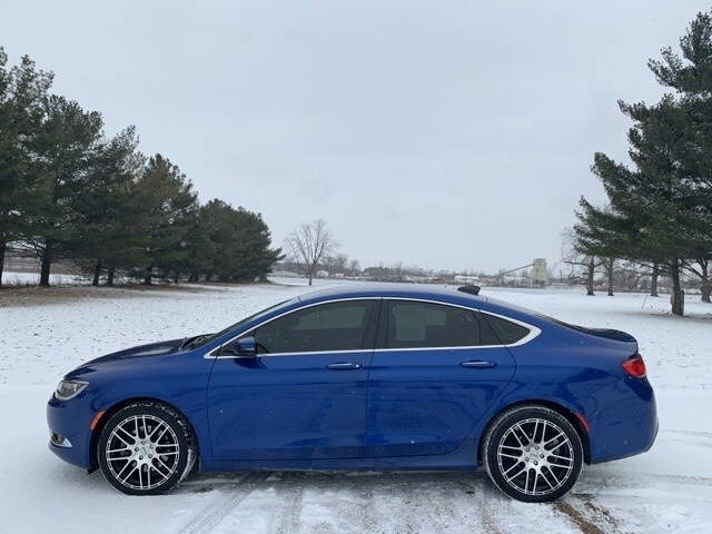 2015 Chrysler 200 C photo 2