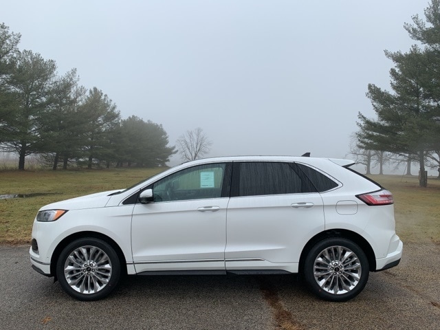2022 Ford Edge Titanium's photo