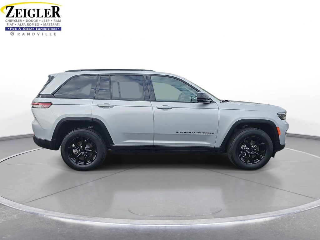 Used 2024 Jeep Grand Cherokee Laredo SUV
