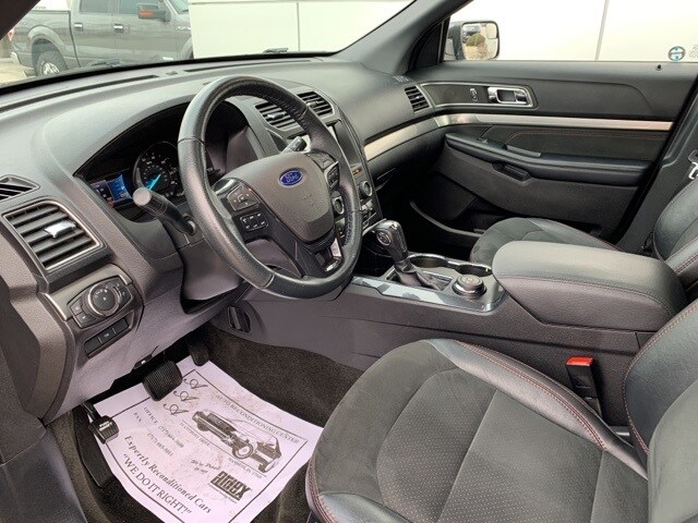 2018 Ford Explorer XLT photo 2