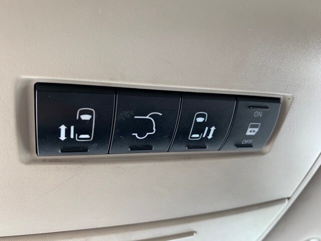 2012 CHRYSLER TOWN AND COUNTRY - Image 9