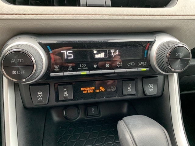 2020 TOYOTA RAV4 - Image 8