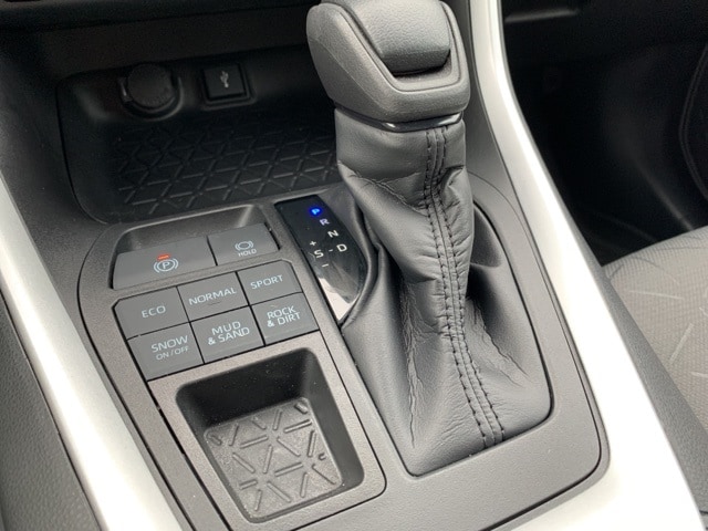 2020 TOYOTA RAV4 - Image 9