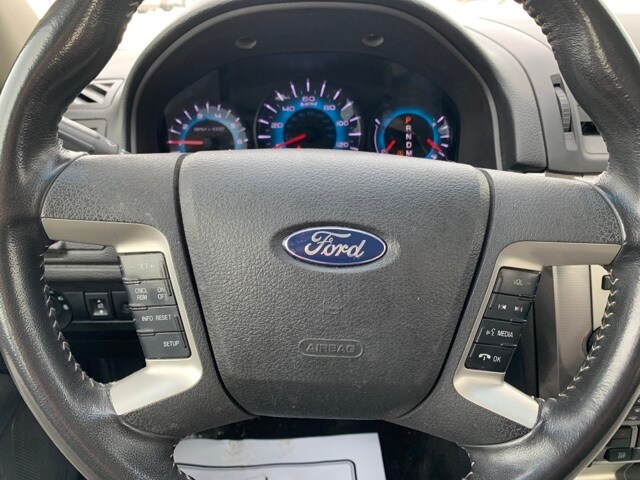 2011 Ford Fusion SEL photo 2