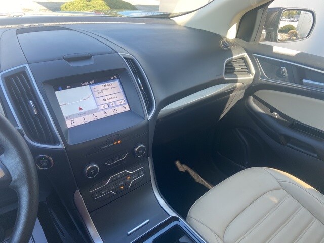 2019 Ford Edge SEL photo 2