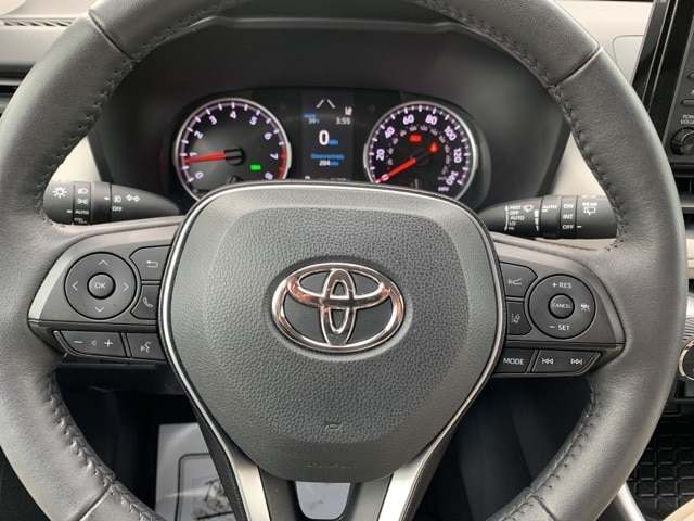 Used 2020 Toyota RAV4 XLE with VIN 2T3P1RFV6LW133364 for sale in Grandville, MI