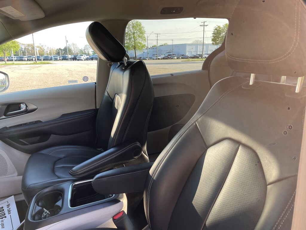 Used 2023 Chrysler Pacifica Touring L Van Passenger Van
