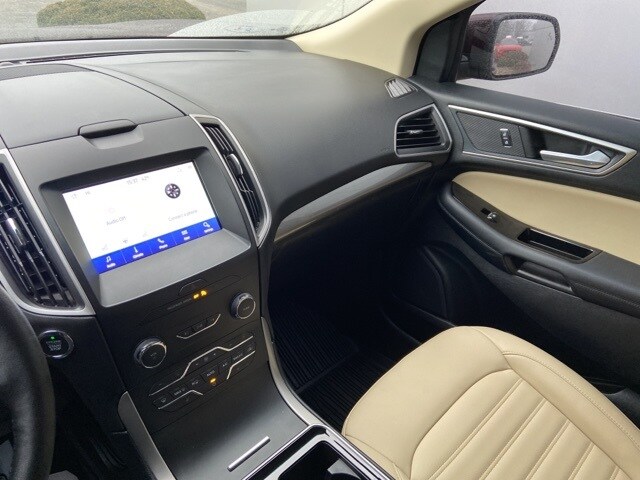 2019 Ford Edge SEL photo 2