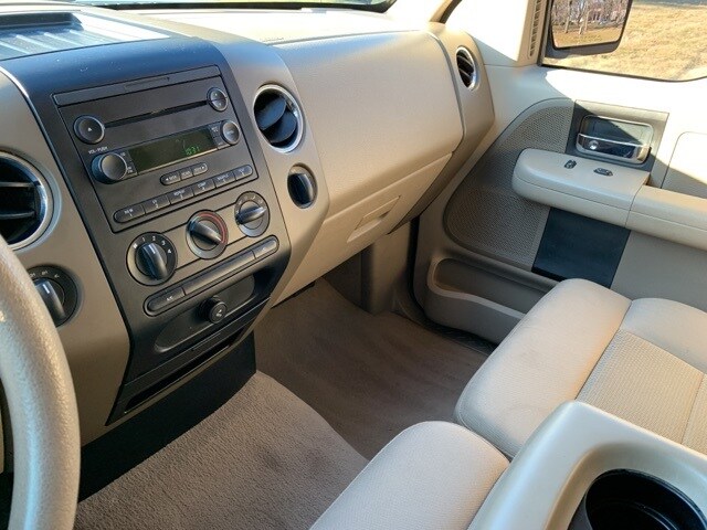 2004 Ford F-150 XLT photo 2
