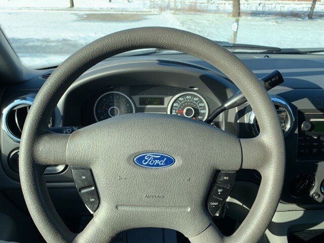 2005 Ford Expedition photo 2