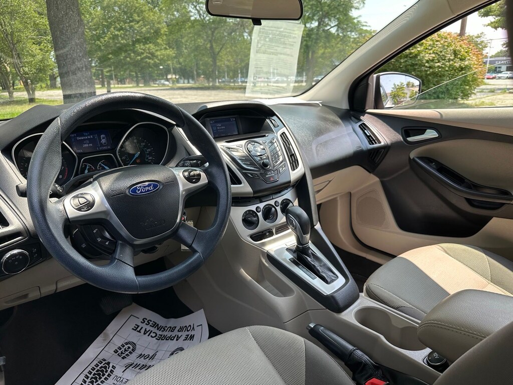Used 2014 Ford Focus SE Hatchback