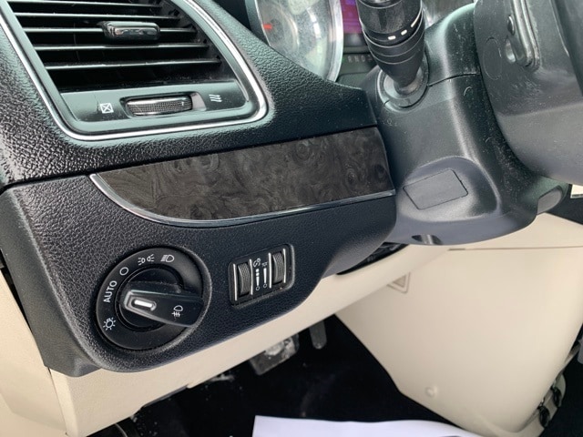 2012 CHRYSLER TOWN AND COUNTRY - Image 12