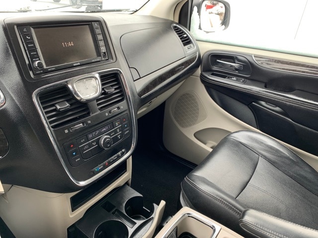 2012 CHRYSLER TOWN AND COUNTRY - Image 8