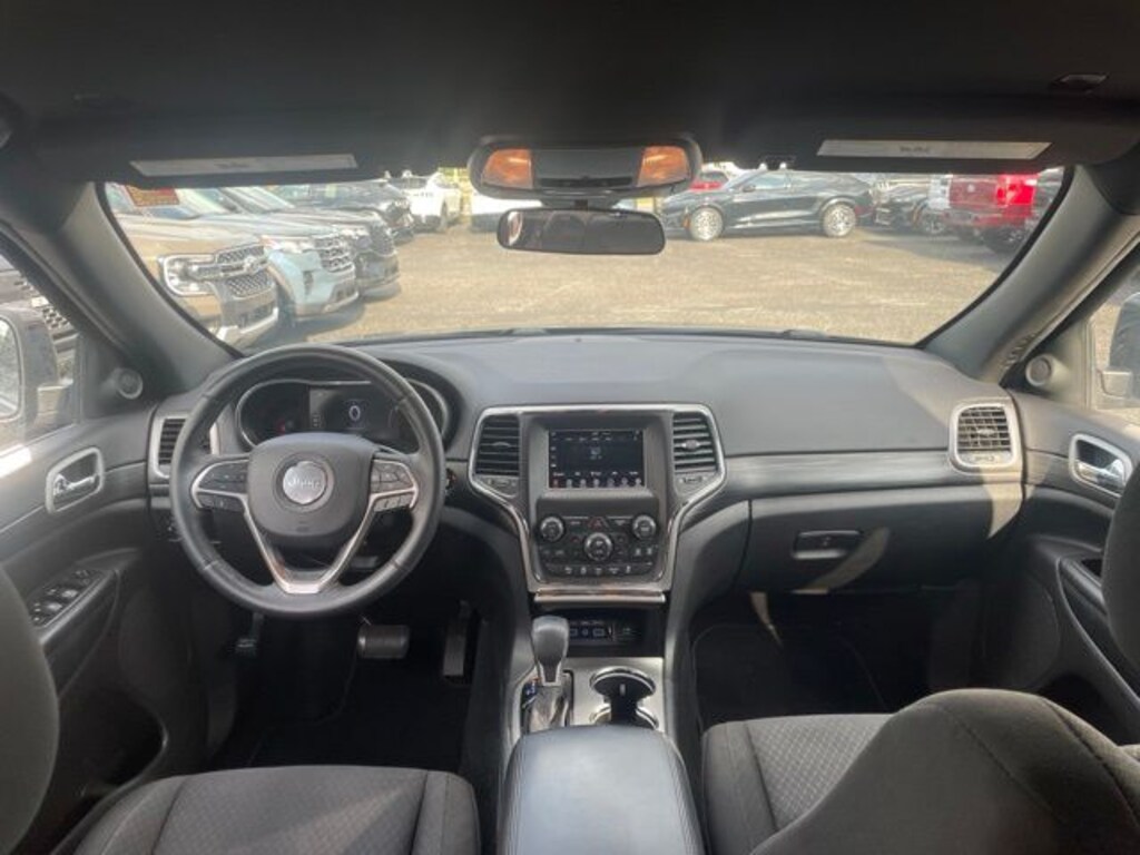 Used 2019 Jeep Grand Cherokee Laredo E SUV