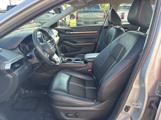 2023 Nissan Altima 2.5 SR photo 3