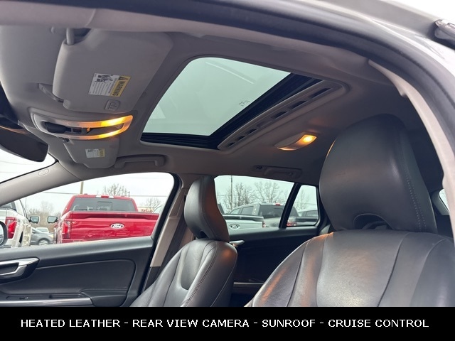 2016 VOLVO V60 - Image 21