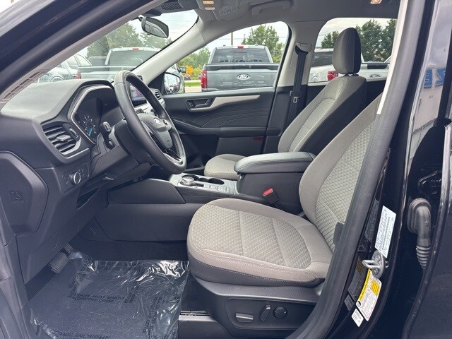 2022 Ford Escape SE photo 3