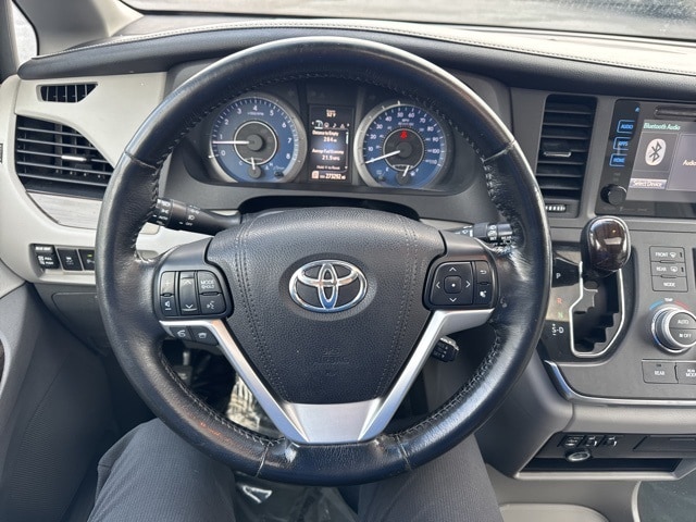 2016 TOYOTA SIENNA - Image 2