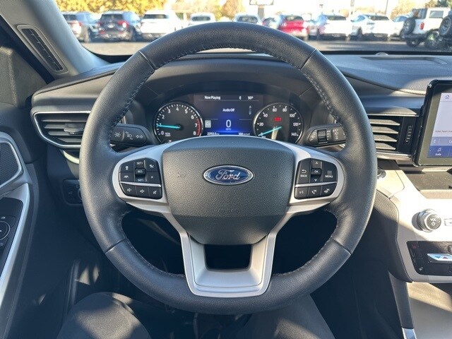 2023 Ford Explorer XLT Sport photo 2
