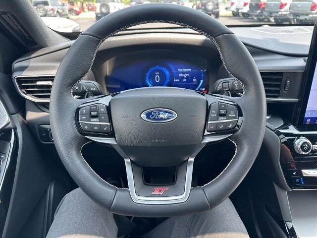 2024 Ford Explorer ST photo 3