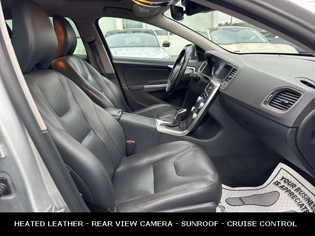 2016 VOLVO V60 - Image 16