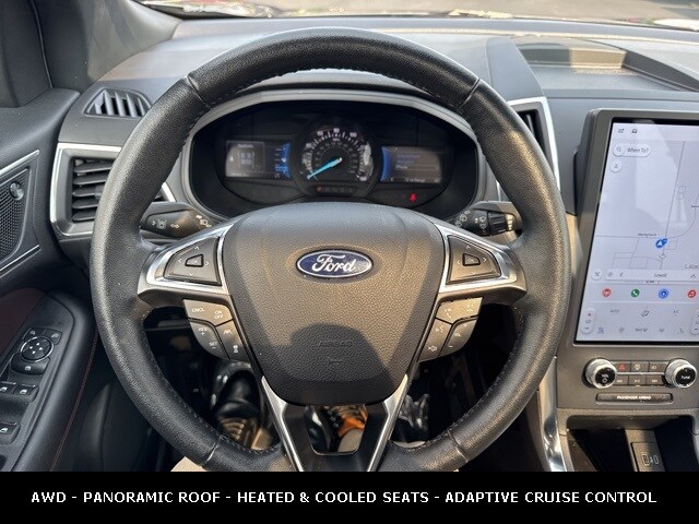 2022 Ford Edge Titanium photo 2
