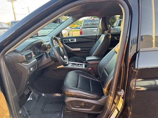 2022 Ford Explorer XLT photo 2