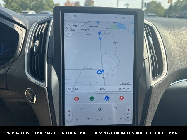 2022 Ford Edge SEL photo 2