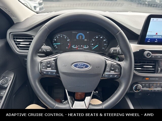 2022 Ford Escape SEL photo 2
