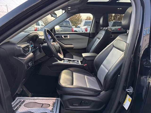 2023 Ford Explorer XLT Sport photo 3