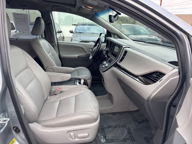 2016 TOYOTA SIENNA - Image 19