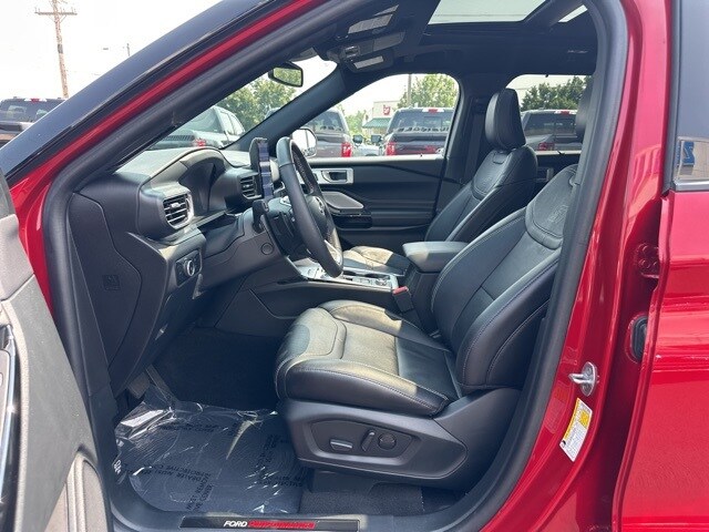 2024 Ford Explorer ST photo 2