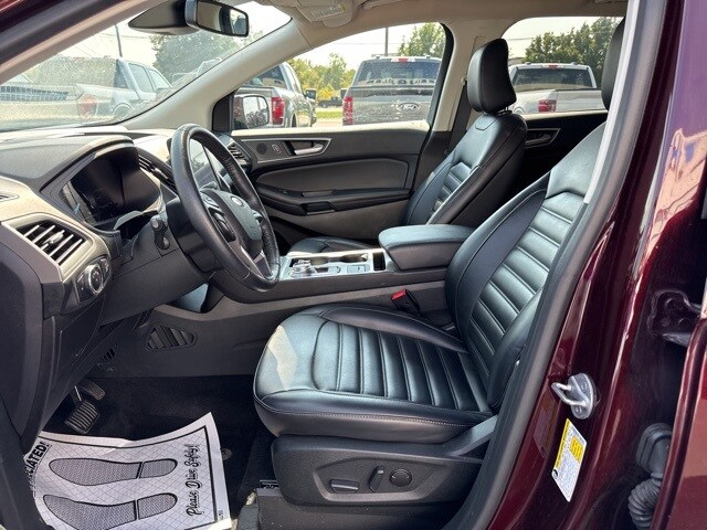 2022 Ford Edge SEL photo 3