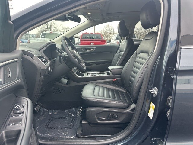 2024 Ford Edge SEL photo 2