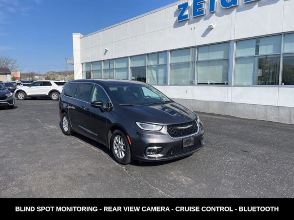 Used 2023 Chrysler Pacifica Touring L Van Passenger Van