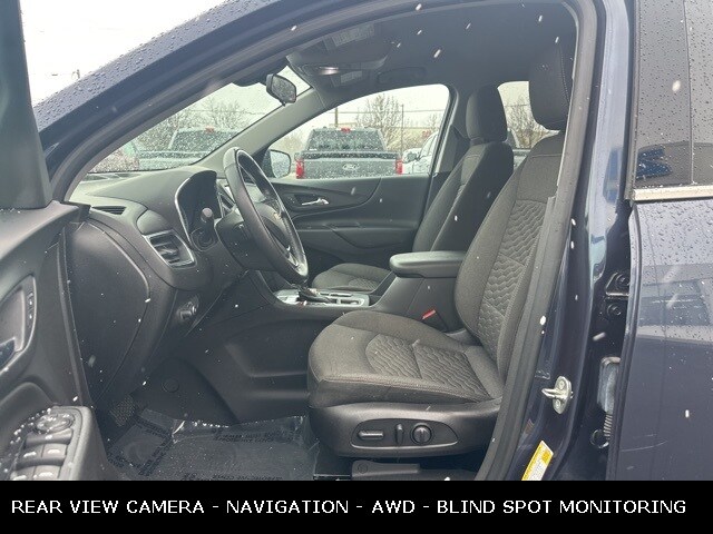 2018 Chevrolet Equinox LT photo 2