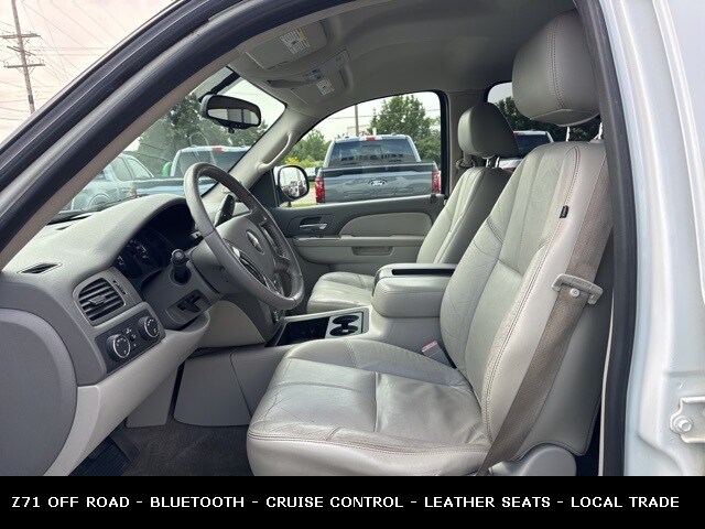 2010 Chevrolet Suburban 1500 LT Z71 photo 3