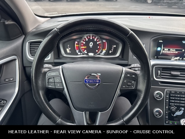 2016 VOLVO V60 - Image 2