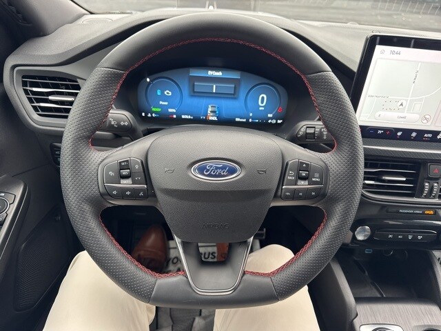 2023 Ford Escape Hybrid ST-Line Elite photo 2