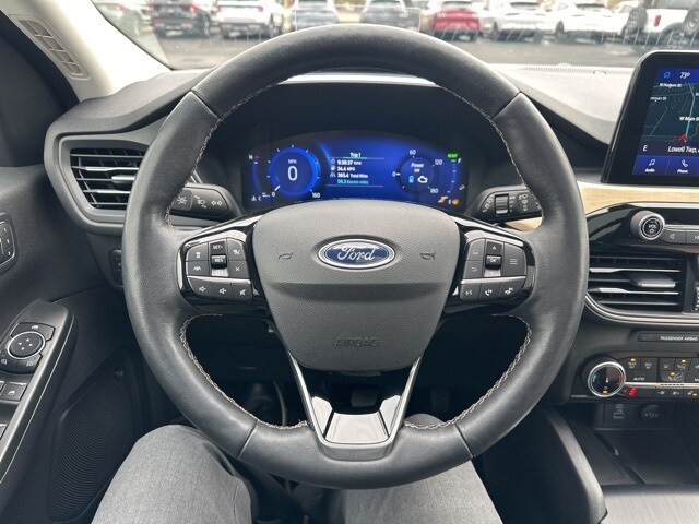 2022 Ford Escape Hybrid Titanium Elite photo 2